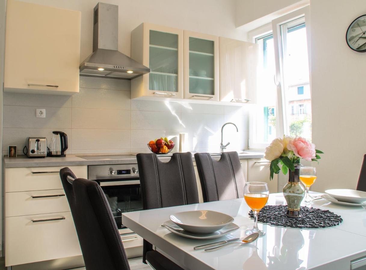 Tonka'S Beautiful Apartment In City Centre Split Exterior photo