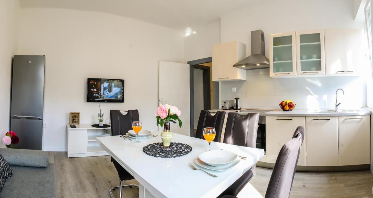 Tonka'S Beautiful Apartment In City Centre Split Exterior photo